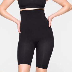 SKIMS Onyx Black Sculpting High Waisted Shaping Mid Thigh ShapeWear